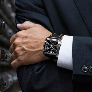 Αντρικό ρολόι Festina On The Square F20636/4 χρονογράφος, με μαύρο δερμάτινο λουράκι και μαύρο καντραν, τζαμάκι από ορυκτο κρύσταλλο, μηχανισμό μπαταρίας και τετράγωνο σχήμα διάστασης 29mm, αδιάβροχο στις 5ΑΤΜ-50Μ.